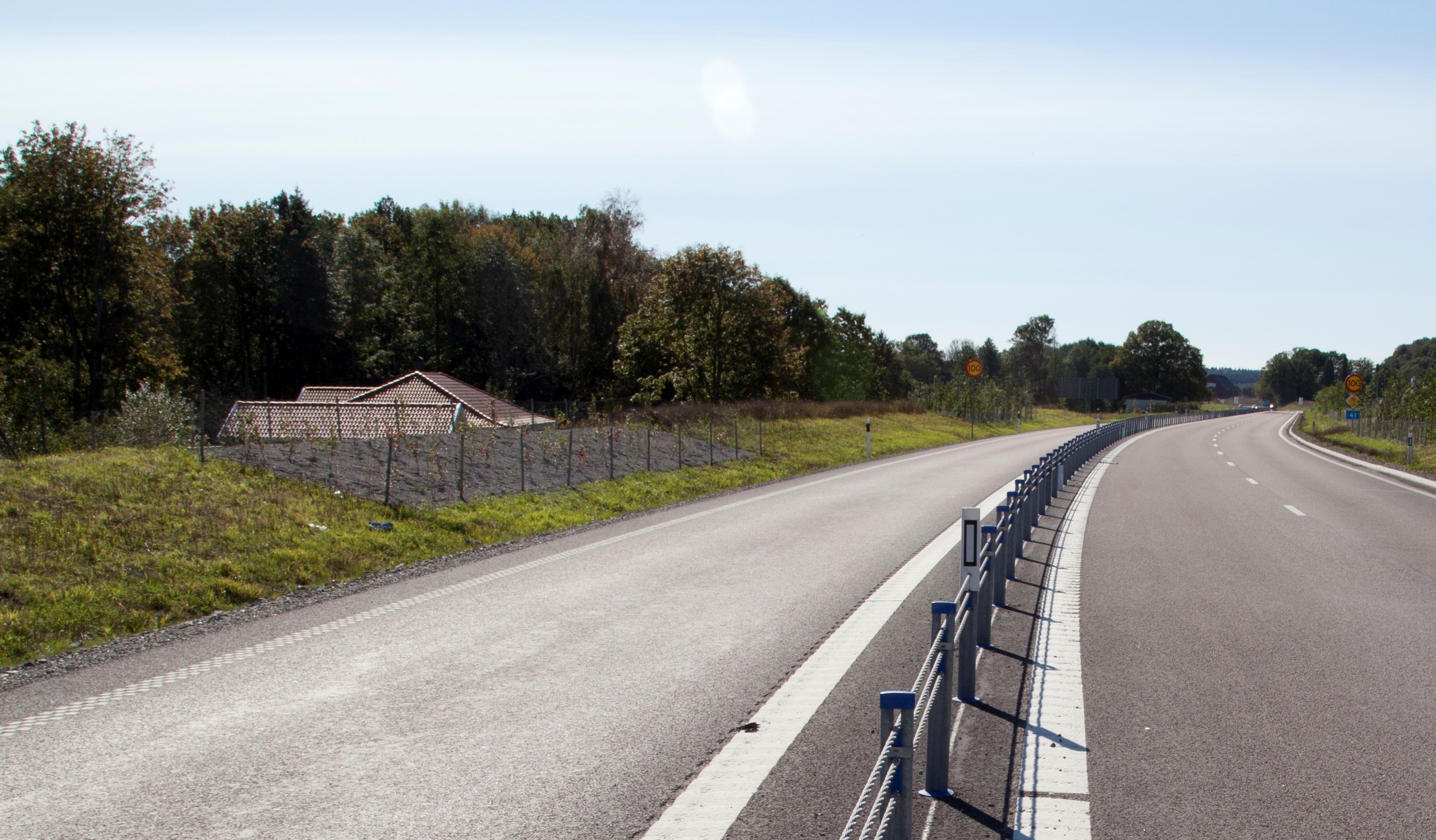 2 1väg med mitträcke